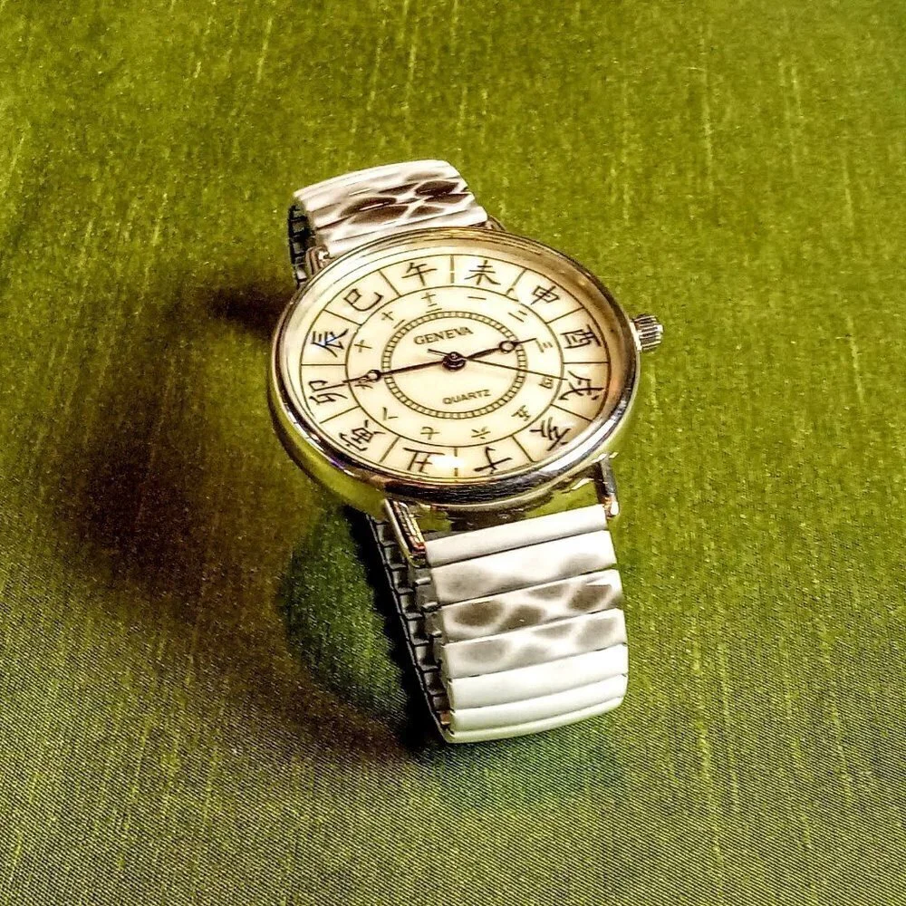 Rare Vintage Geneva Chinese Mother of Pearl White Stretch Watch